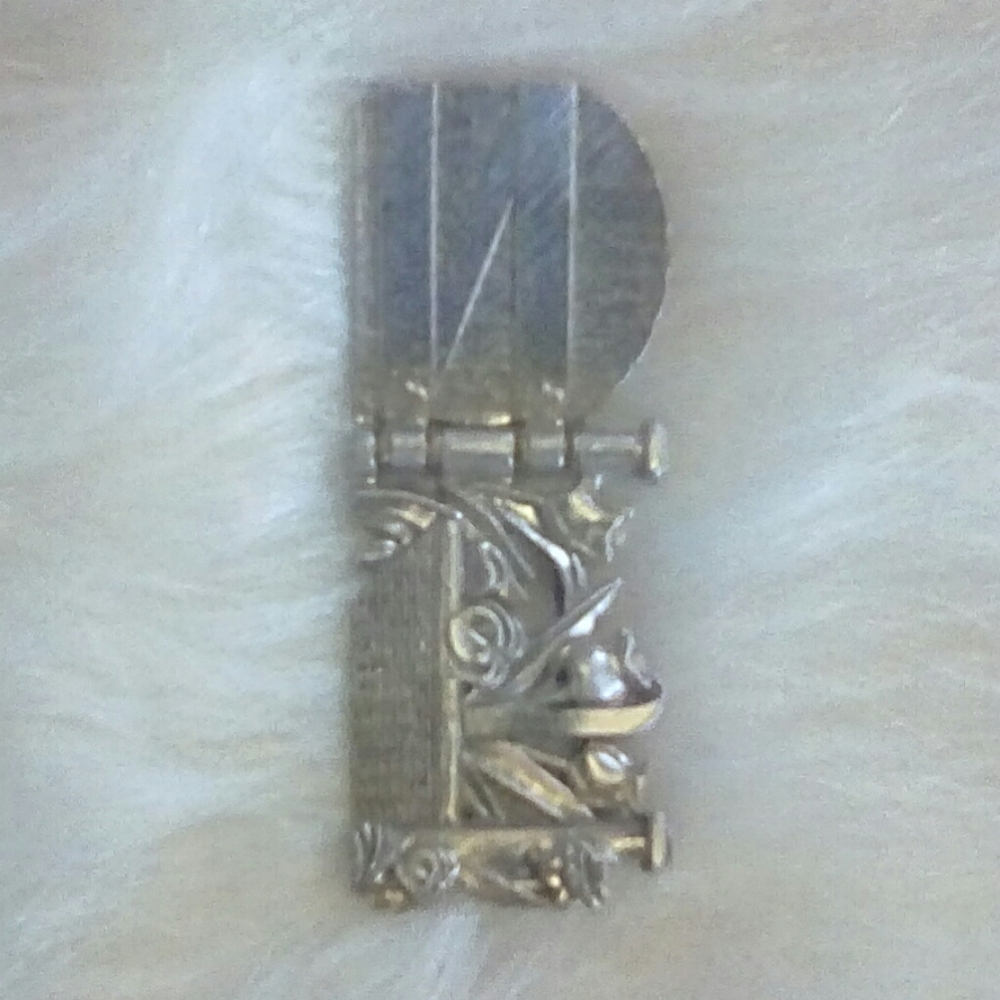 Longaberger Ornament and Cottage Gate pin. - Picture 5 of 7
